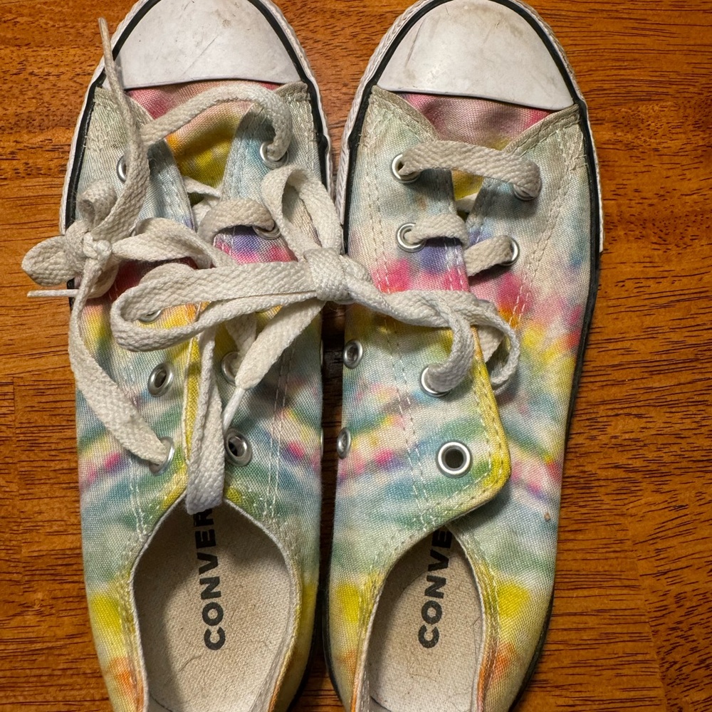 Tye dye converse